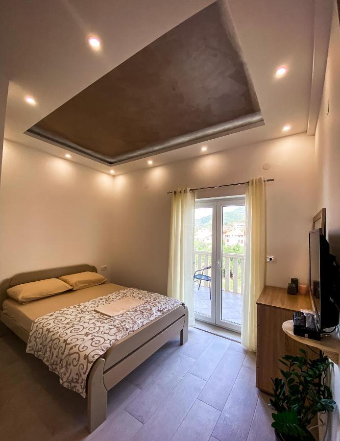 Mavalux apartments Tivat Extérieur photo