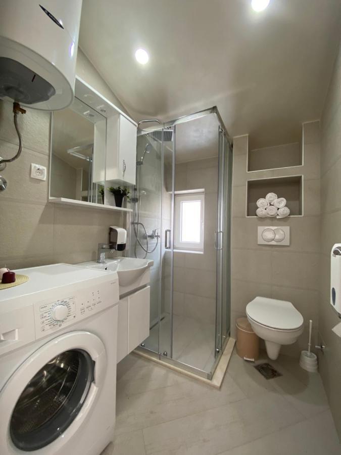 Mavalux apartments Tivat Extérieur photo