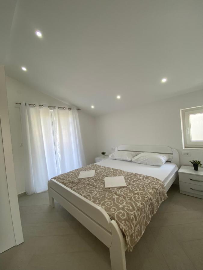 Mavalux apartments Tivat Extérieur photo