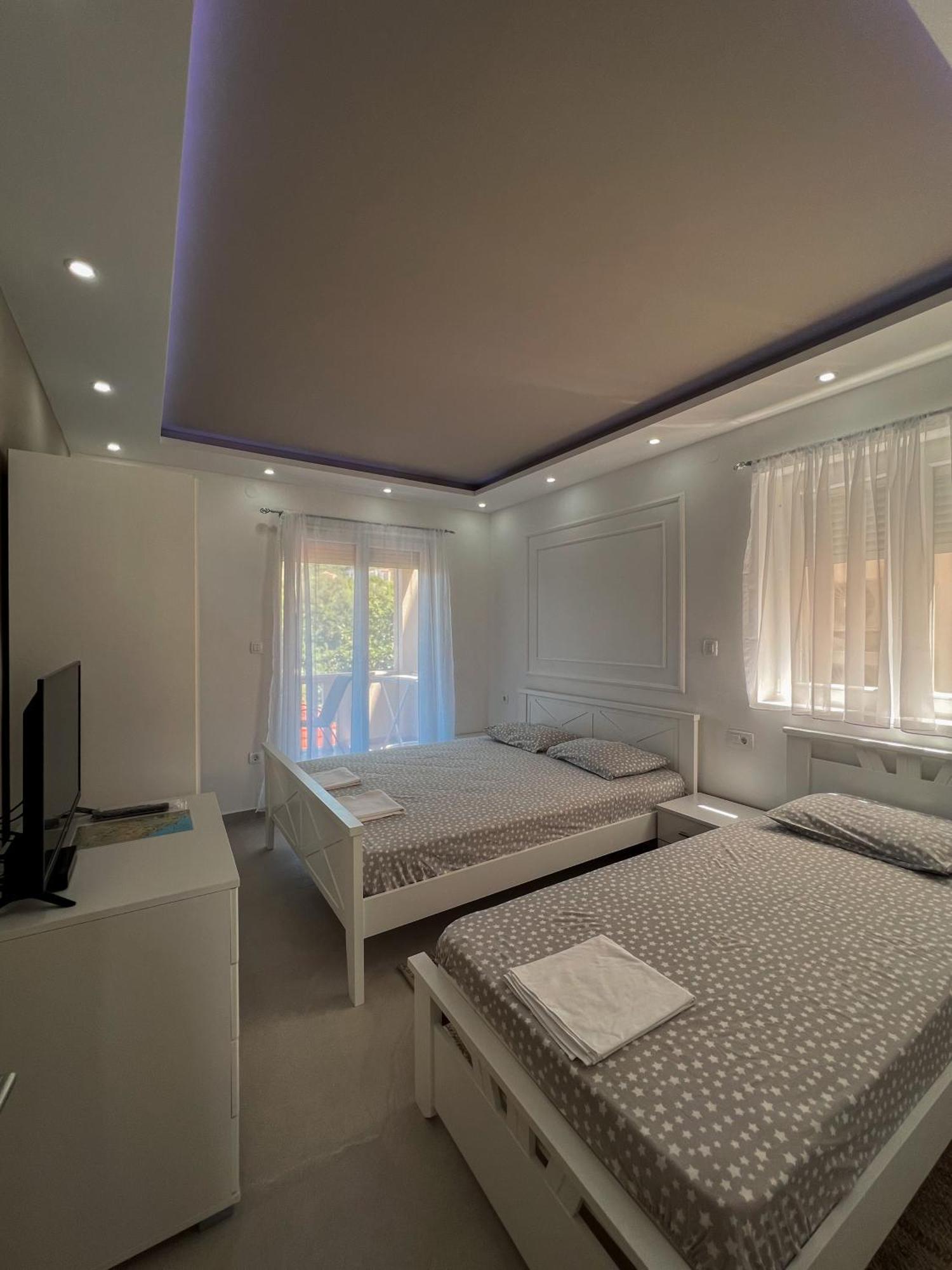 Mavalux apartments Tivat Extérieur photo