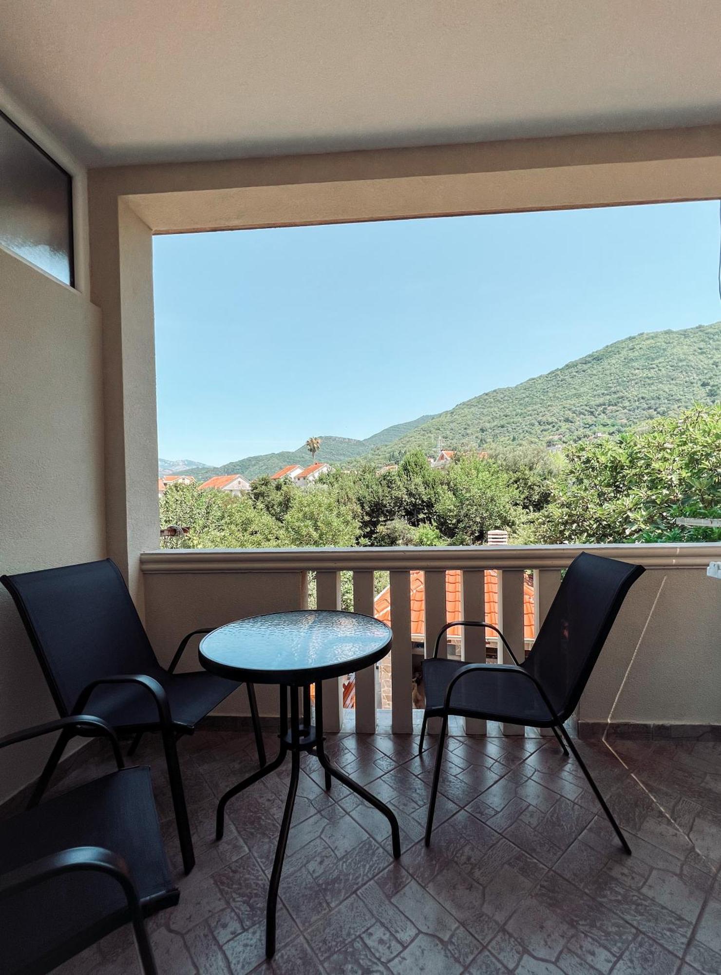 Mavalux apartments Tivat Extérieur photo