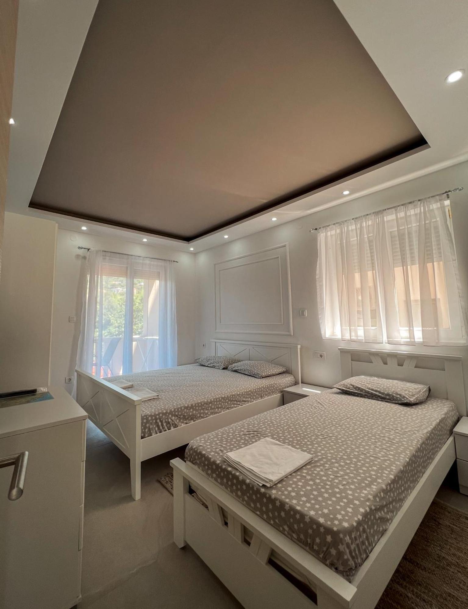 Mavalux apartments Tivat Extérieur photo